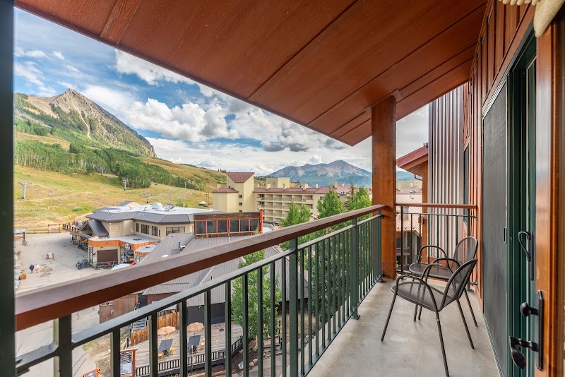 Lodge at Mountaineer Square